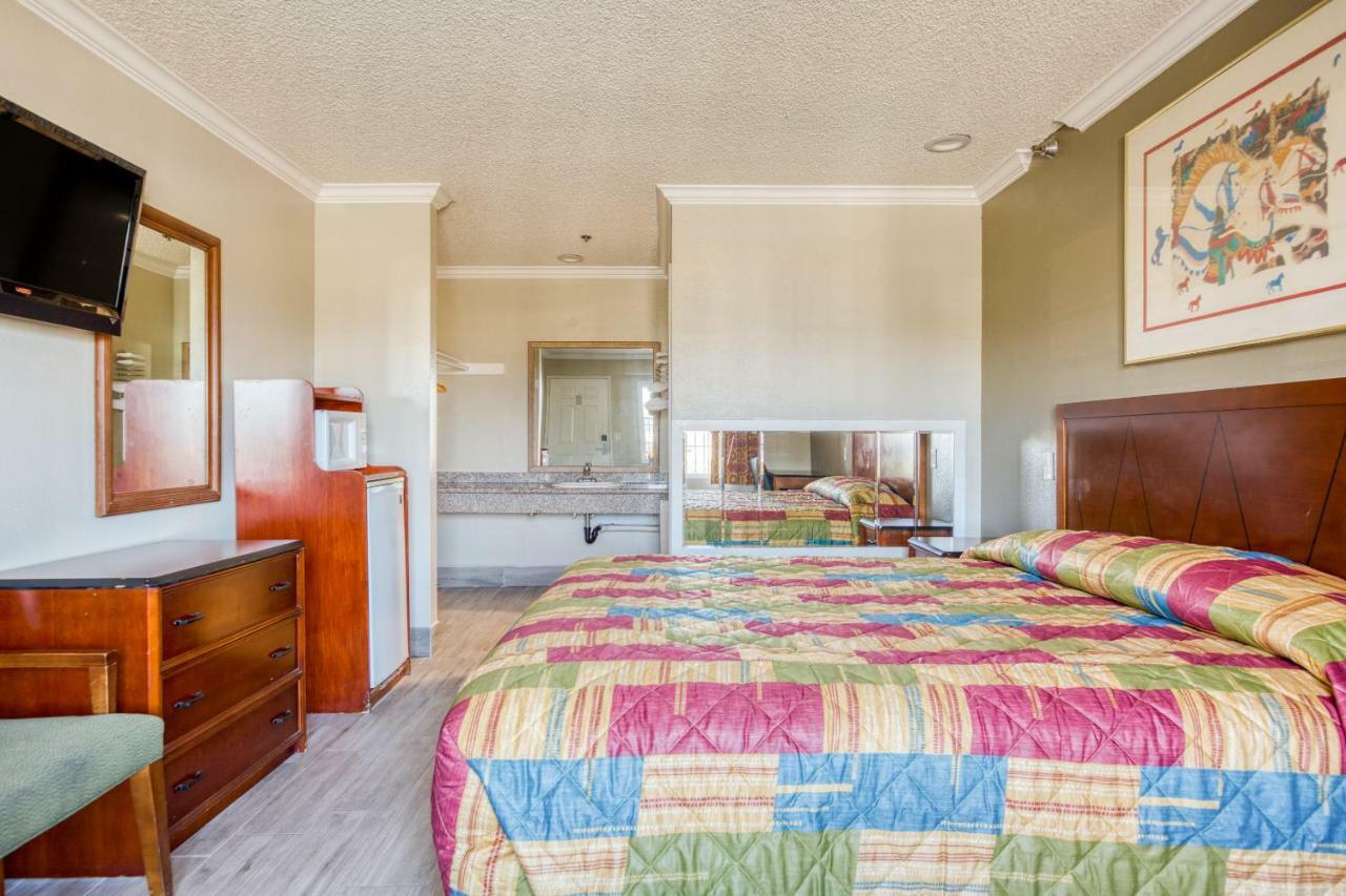 Hotel Corona Ca - Hwy 91 Dış mekan fotoğraf